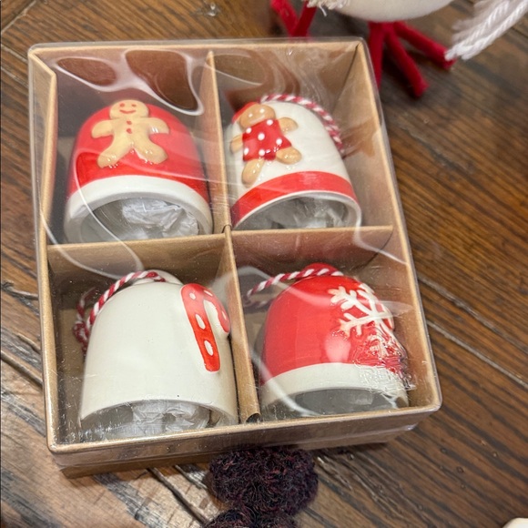 Bundle of Festive Holiday Decor - Picture 3 of 10